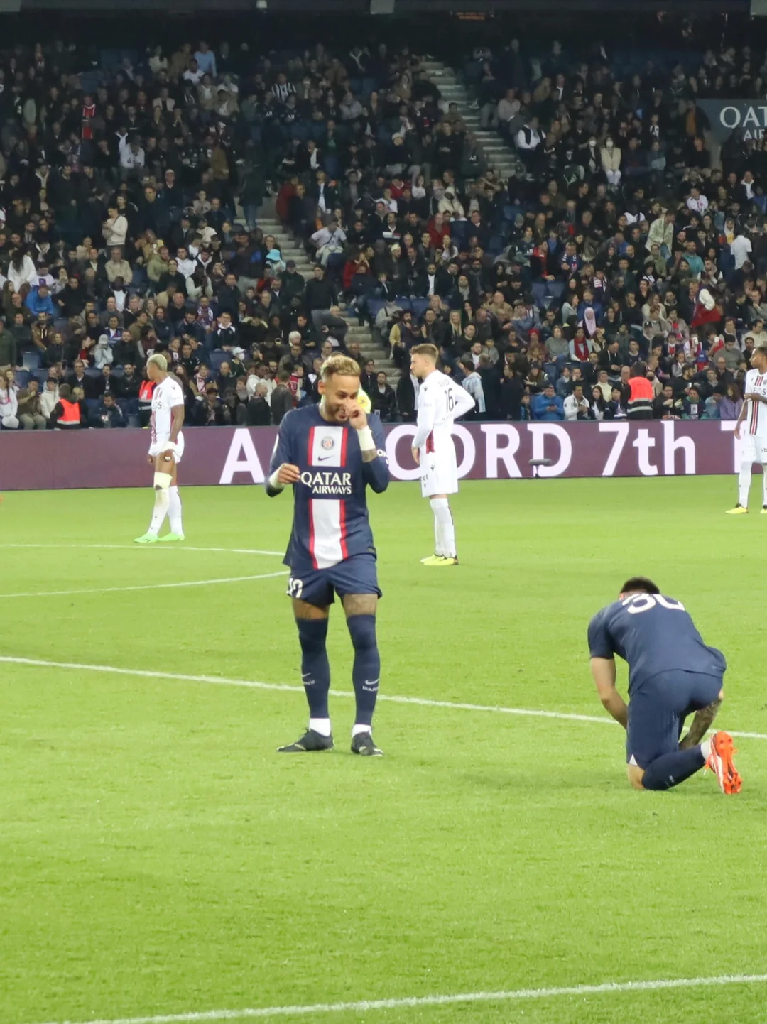 巴黎圣日耳曼队长受伤，内马尔挑起球队责任担当的简单介绍