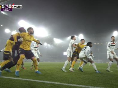 关于冷门频出！足球战况跌宕起伏的信息