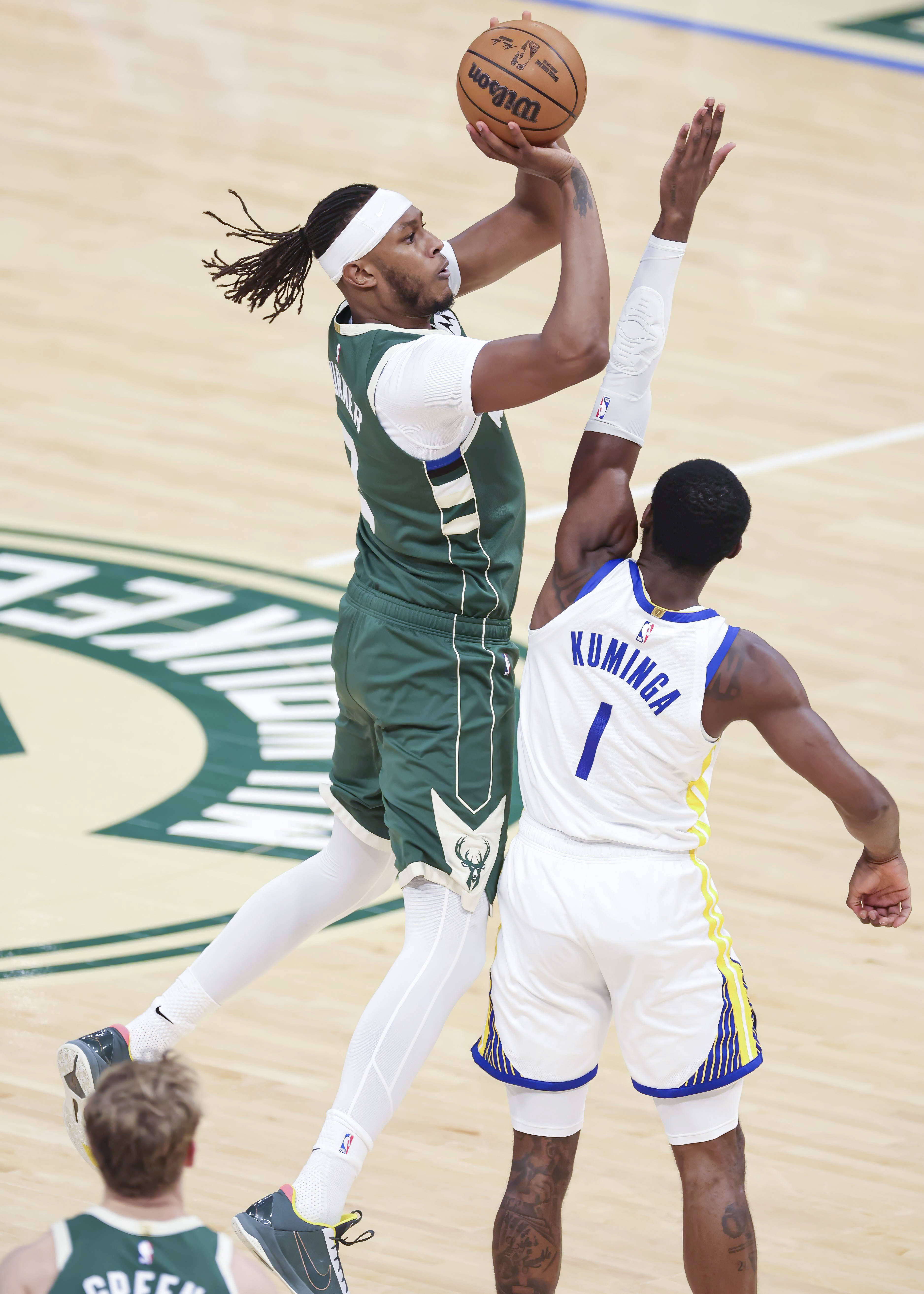 掘金绝杀雄鹿,库里点燃赛场的简单介绍 掘金绝杀雄鹿,库里点燃赛场的简单介绍