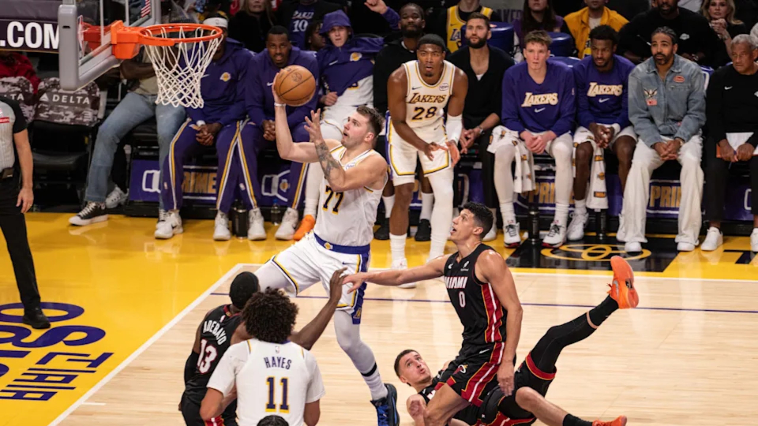 包含吉林队逆转猛龙，东契奇高光表现的词条