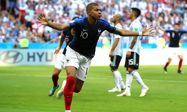 法国队完胜印度队，黄鸭组合扛起全队的简单介绍