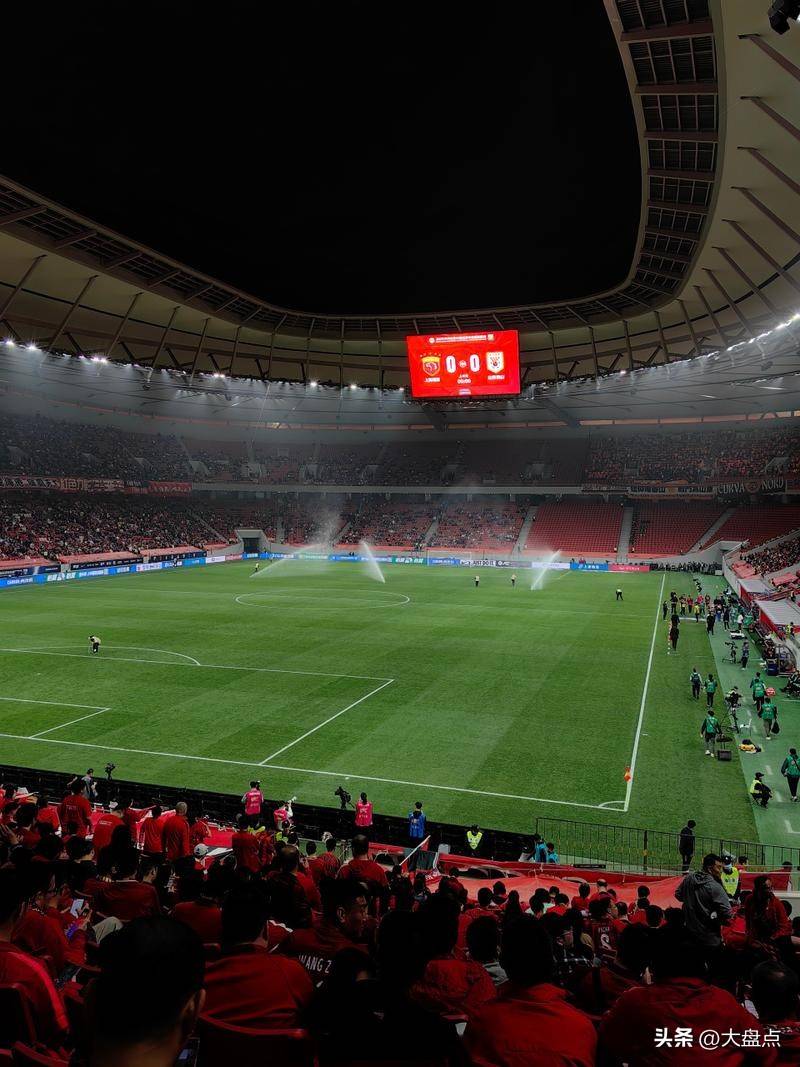 国内足球赛场精彩绝伦，让人心潮澎湃