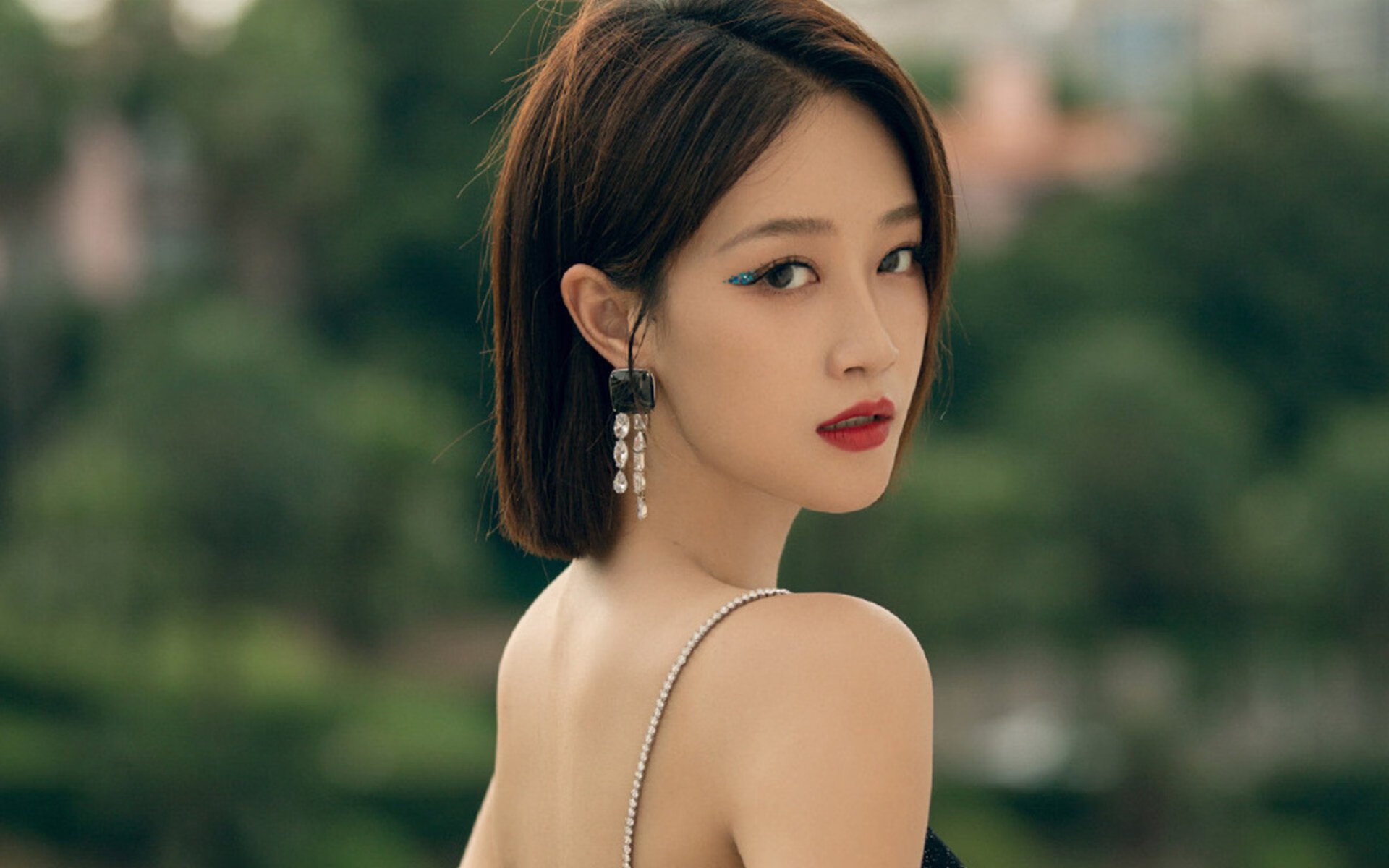 开云平台-上海滩见证NBA级大心脏，当利拉德在异国赛场亮出致命獠牙